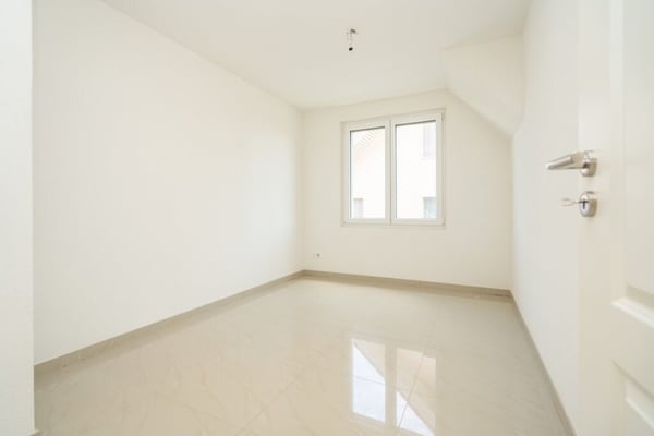 Grosszügige 5.5-Zimmer-Wohnung im 2. Stock 6