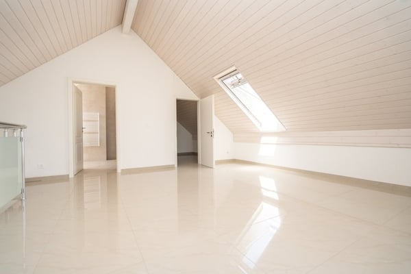 Grosszügige 5.5-Zimmer-Wohnung im 2. Stock 4
