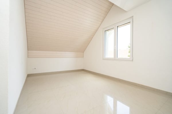 Grosszügige 5.5-Zimmer-Wohnung im 2. Stock 7