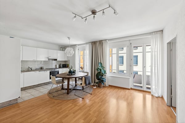 Helle 2 - Zimmerwohnung mit Balkon, wenige Fussminuten vom HB 3