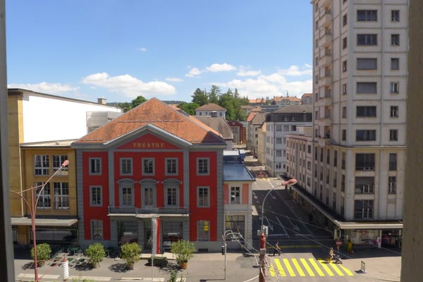 Beau bureau, cabinet esthétique, cabinet médical, appartement 6