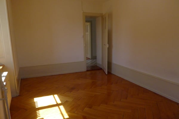 Beau bureau, cabinet esthétique, cabinet médical, appartement 5