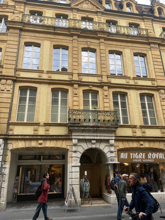 Magnifique magasin au cœur de Neuchâtel - Rue de l'Hôpital 5