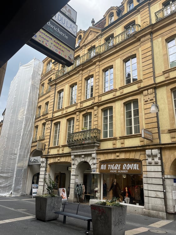Magnifique magasin au cœur de Neuchâtel - Rue de l'Hôpital 4