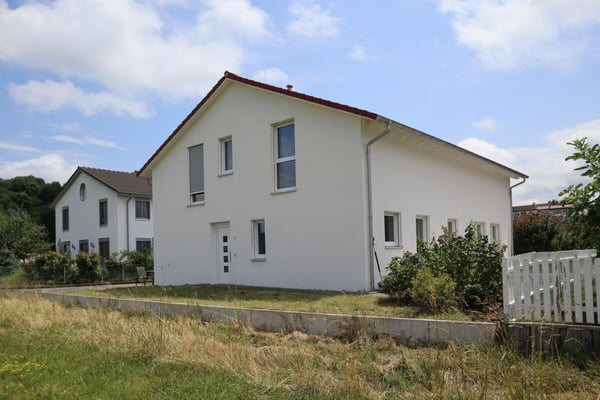 6 1/2 Zimmer Einfamilienhaus mit zusätzlicher 2-Zimmer Einliegerwohnung (rollstuhlgängig) an sehr ruhiger und sonniger Lage 2