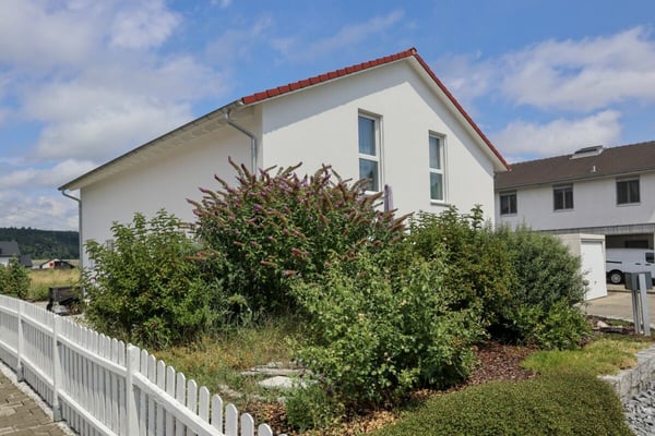 6 1/2 Zimmer Einfamilienhaus mit zusätzlicher 2-Zimmer Einliegerwohnung (rollstuhlgängig) an sehr ruhiger und sonniger Lage 3