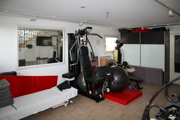6 1/2 Zimmer-Einfamilienhaus mit kleiner Einliegerwohnung 25