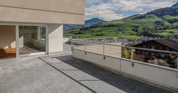 Light flooded Family Home with Breathtaking Lake and Mountain Views 2