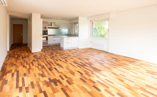 Light flooded Family Home with Breathtaking Lake and Mountain Views 7