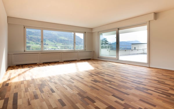 Light flooded Family Home with Breathtaking Lake and Mountain Views 4