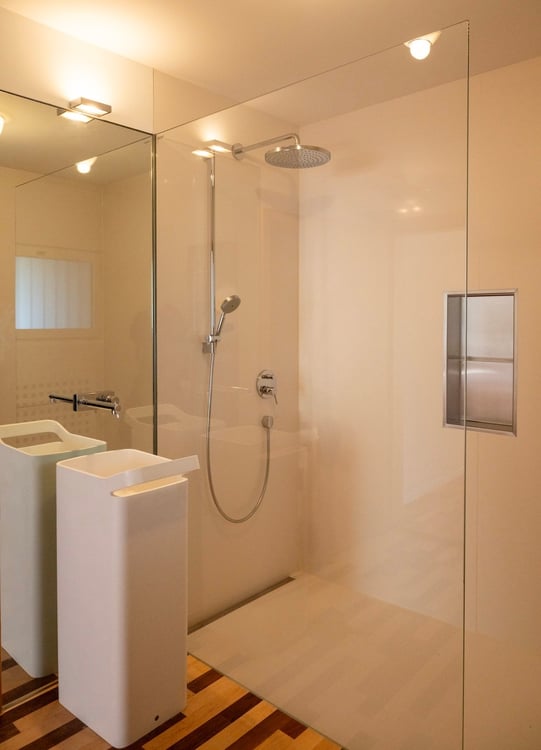 Light flooded Family Home with Breathtaking Lake and Mountain Views 12