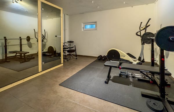 Elevated Serenity | Contemporary Lakeview Living in Oberägeri 13