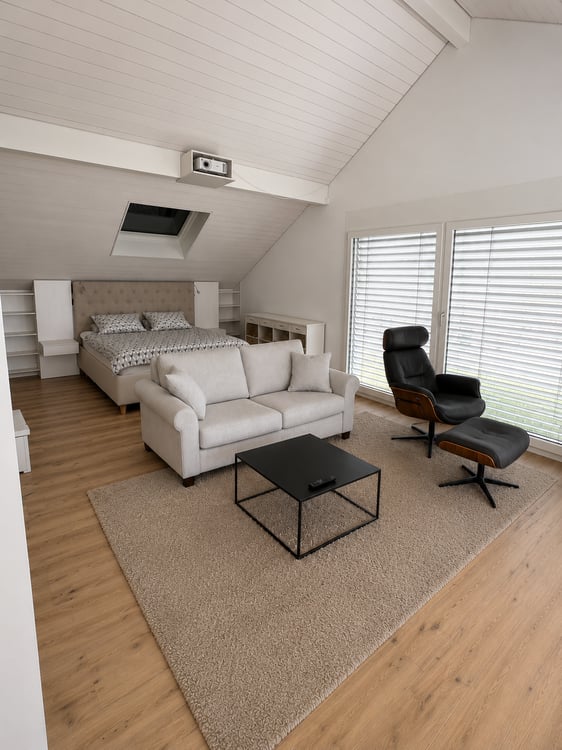 Charmantes 5.5-Zimmer-Doppeleinfamilienhaus in Altendorf – Verfügbar ab November 2026 5