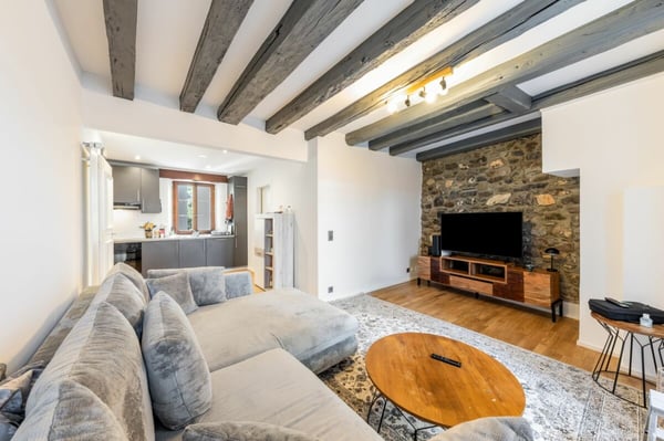 Charmante maison villageoise entièrement rénovée à Blonay 9