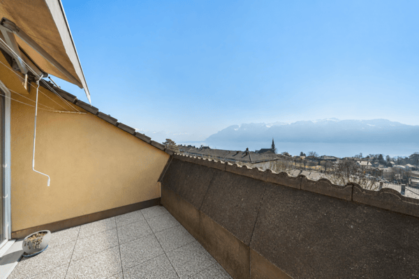 Appartement de 3,5 pièces avec une magnifique vue sur le lac et les montagnes !