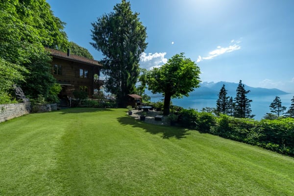 Chalet historique avec une vue imprenable sur le lac ! 2