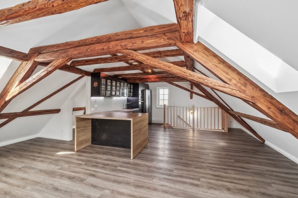 4.5-Zimmer-Maisonettewohnung mit historischem Charme in Fällanden 3