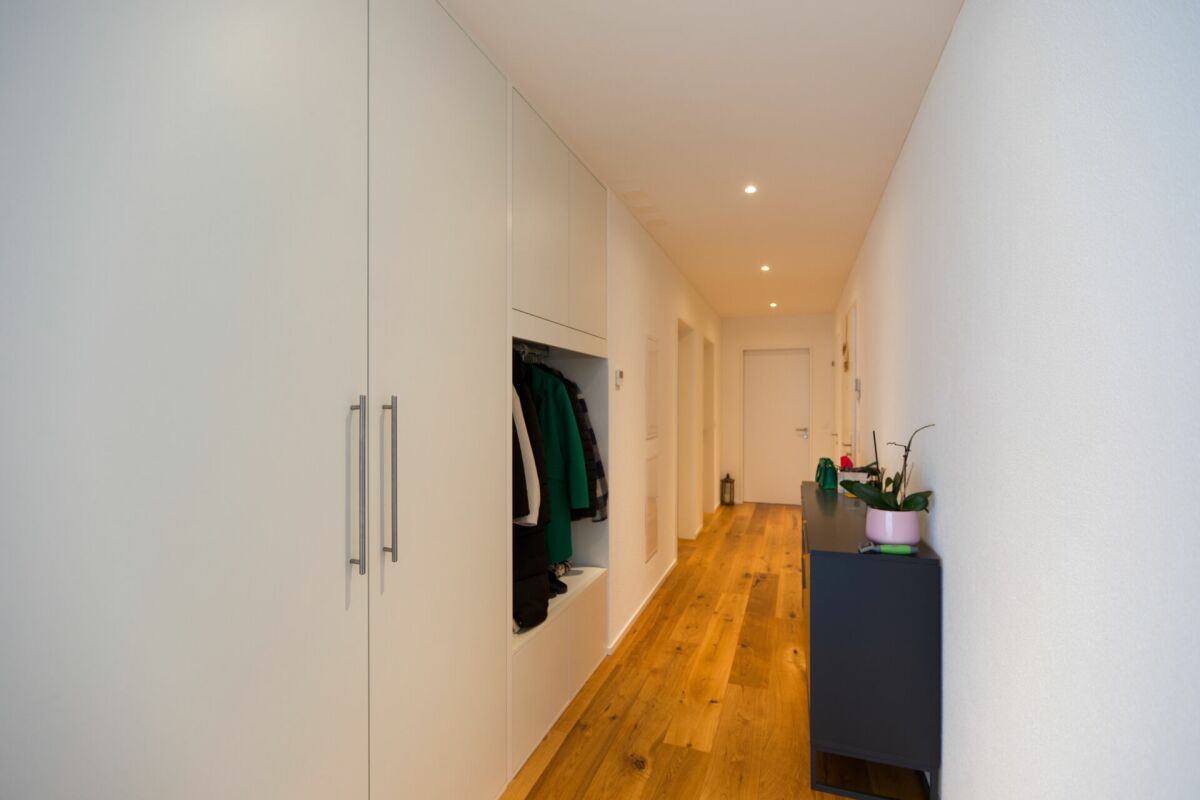 Appartement au rez-de-chaussée avec espace de séjour et proximité immédiate du lac