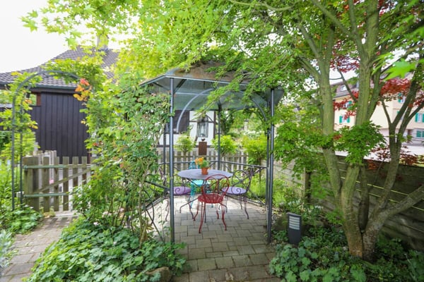 Zweifamilienhaus mit wunderschönem Blumengarten - Ein Liebhaberobjekt! 19