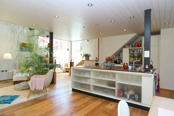 Zweifamilienhaus mit wunderschönem Blumengarten - Ein Liebhaberobjekt! 2