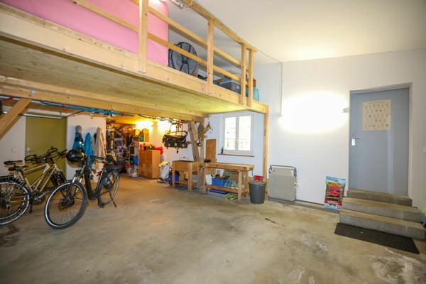 Zweifamilienhaus mit wunderschönem Blumengarten - Ein Liebhaberobjekt! 16
