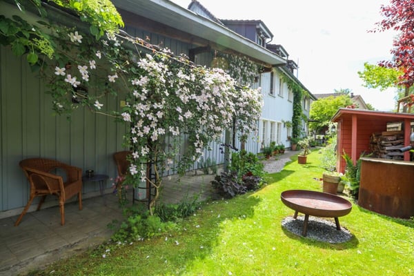 Zweifamilienhaus mit wunderschönem Blumengarten - Ein Liebhaberobjekt! 20