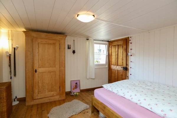 Zweifamilienhaus mit wunderschönem Blumengarten - Ein Liebhaberobjekt! 13