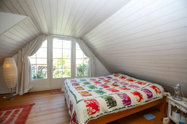 Zweifamilienhaus mit wunderschönem Blumengarten - Ein Liebhaberobjekt! 10