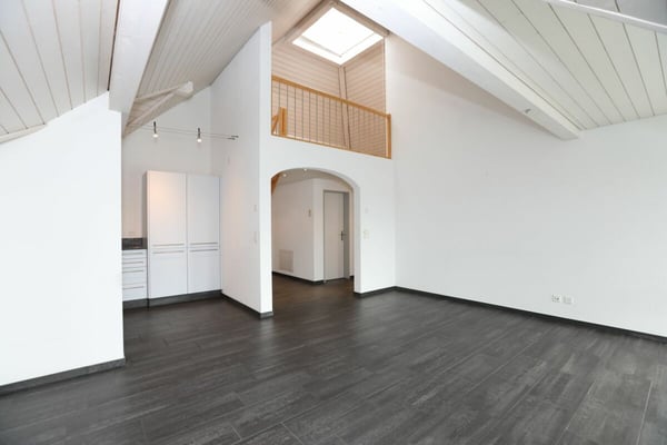 Dachwohnung mit Galerie direkt am Bahnhof