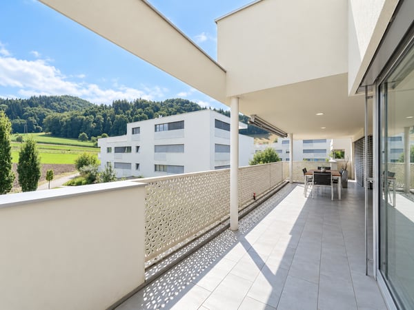 TOP MODERNE 5.5-ZIMMER-WOHNUNG MIT GROSSER TERRASSE UND WEITSICHT