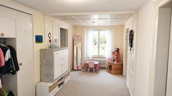 Vielseitiges Wohnhaus zur Miete in Linthal 3