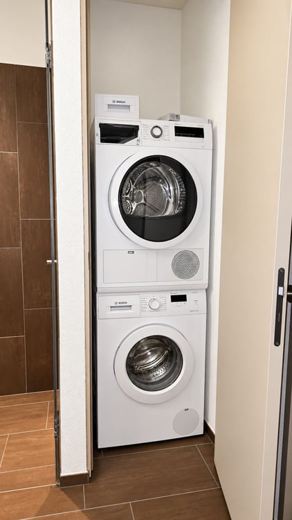 Moderne helle 3.5-Zimmer Wohnung mit Blick in Siebnen 10