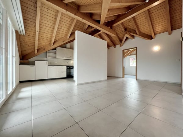Grosszügige Dachwohnung mit viel Charme 2