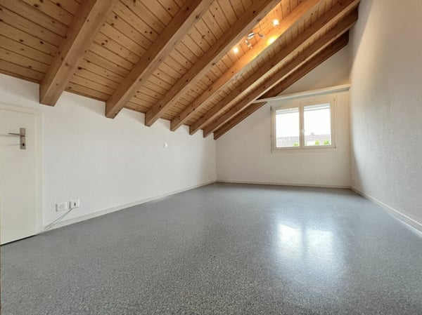 Grosszügige Dachwohnung mit viel Charme 8