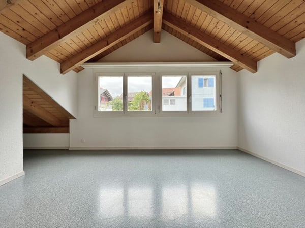 Grosszügige Dachwohnung mit viel Charme 11