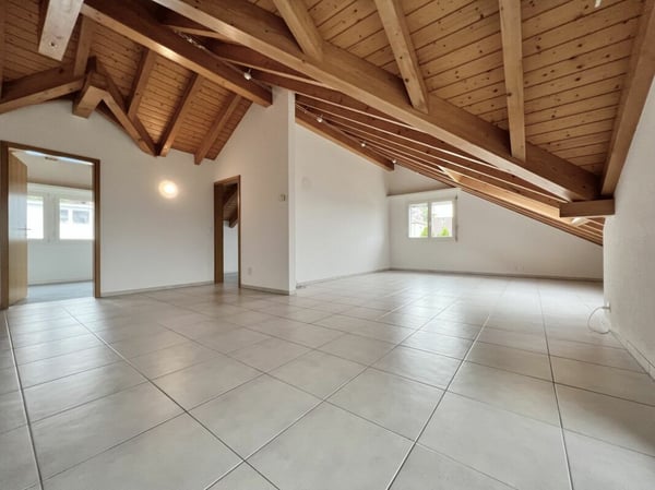 Grosszügige Dachwohnung mit viel Charme 6