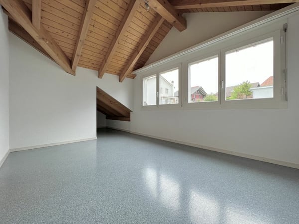 Grosszügige Dachwohnung mit viel Charme 10
