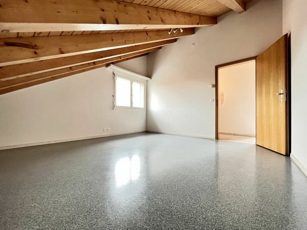 Grosszügige Dachwohnung mit viel Charme 9