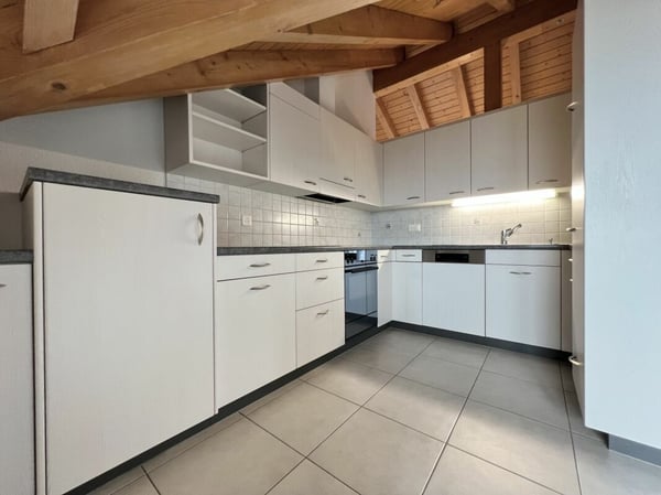 Grosszügige Dachwohnung mit viel Charme 4