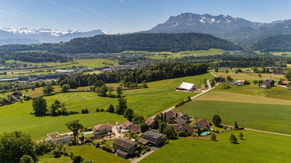 Bergpanorama trifft auf Outdoor-Living 12