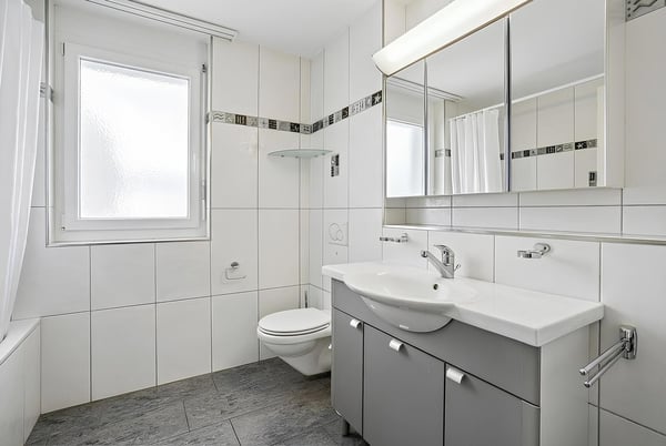 Barrierefrei: 5.5-Zimmer-Gartenwohnung mit Wintergarten, Sitzplatz sowie Rasenfläche 4