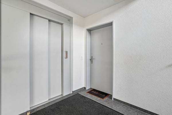 Barrierefrei: 5.5-Zimmer-Gartenwohnung mit Wintergarten, Sitzplatz sowie Rasenfläche 7