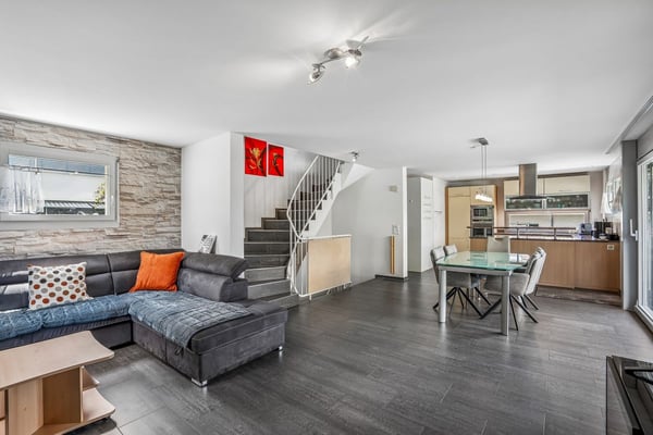 Freistehendes 5-Zimmer-Einfamilienhaus mit 3-Zimmer-Einliegerwohnung und Studio 2