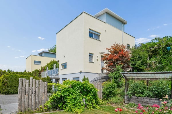 Freistehendes 5-Zimmer-Einfamilienhaus mit 3-Zimmer-Einliegerwohnung und Studio 1