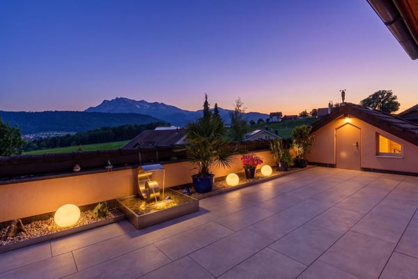 Stadtnah wohnen: Bergpanorama trifft auf Outdoor-Living 2