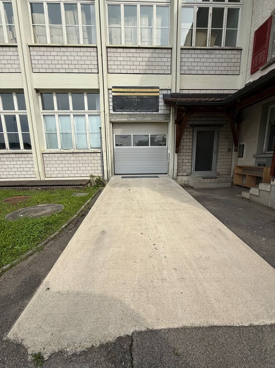 Flexible Gewerbefläche mit Rampe und direkter Zufahrt - in Bazenheid 4