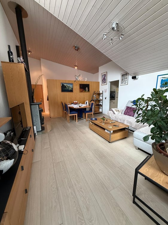 Attraktive 4-Zimmer-Dachwohnung mit Liftzugang direkt in die Wohnung 11