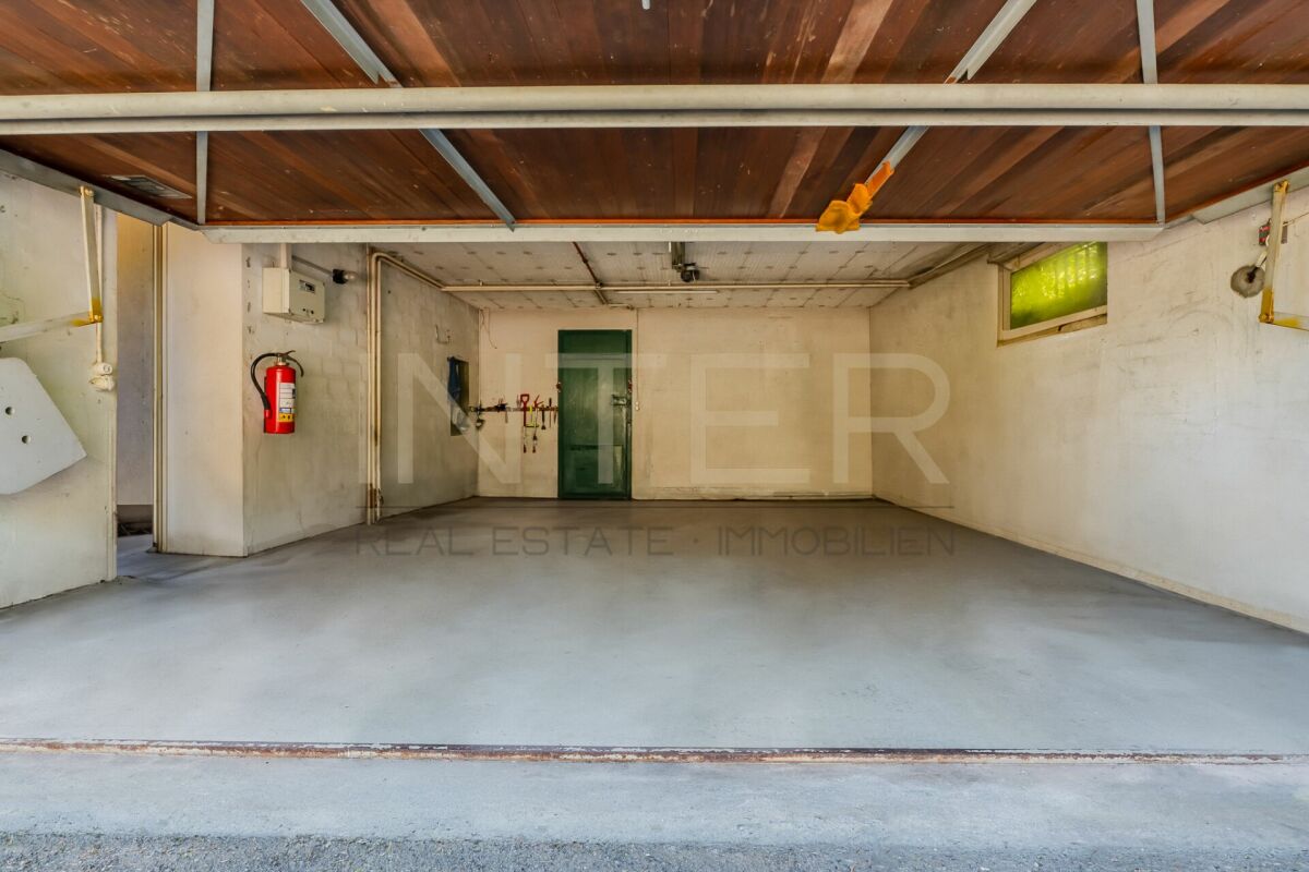 Stilvolles freistehendes 6.5-Zi-EFH mit 981 m² Grundstück, Seesicht und Entwicklungspotenzial in Oberrieden