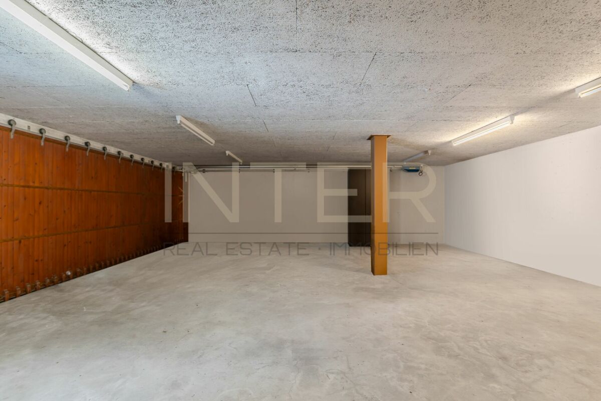 Stilvolles freistehendes 6.5-Zi-EFH mit 981 m² Grundstück, Seesicht und Entwicklungspotenzial in Oberrieden