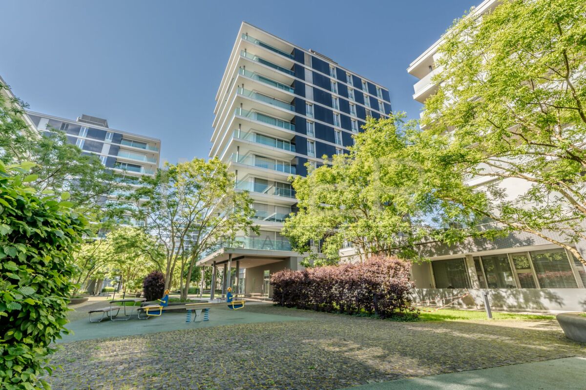 Reserviert: Grosszügige 5.5-Zimmerwohnung mit grossem Balkon im Feldpark Zug